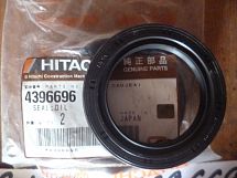 4396696:Сальник гидромотора хода 706-7G-11291 (NOK идет с обоймой, оригинал нет)